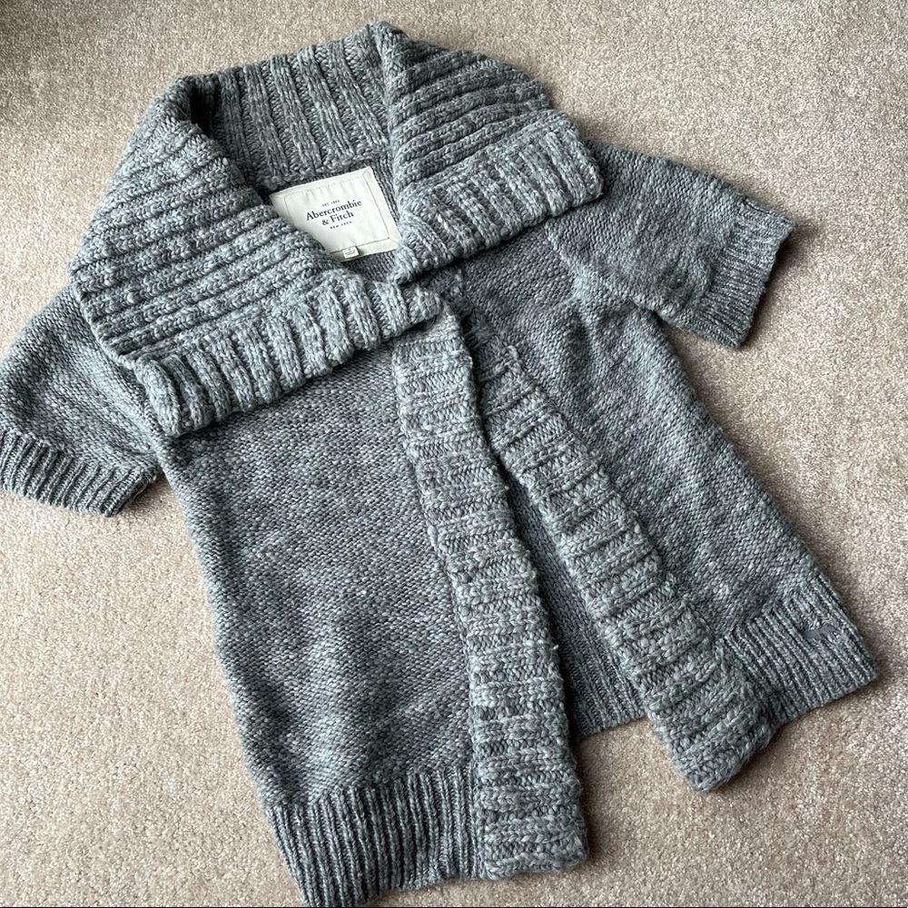 Abercrombie Gray Shawl Collar Short Sleeved Sweater Size Small